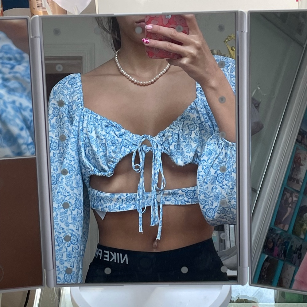 blue paisley float crop
